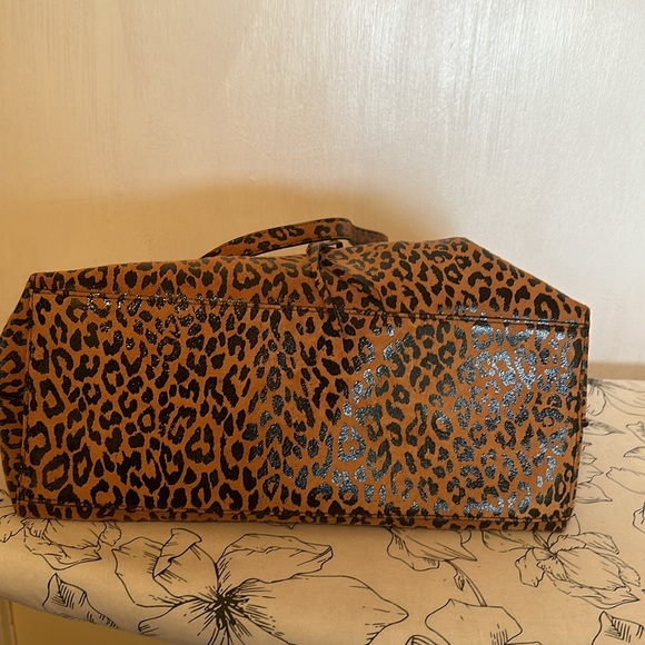 Tote - Picture 5 of 5